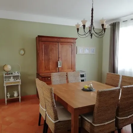 24 Comfortable House For 6 Guests With Private Parking *